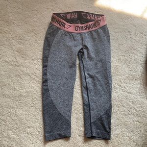 Gym shark cropped leggings. Size medium No pilling